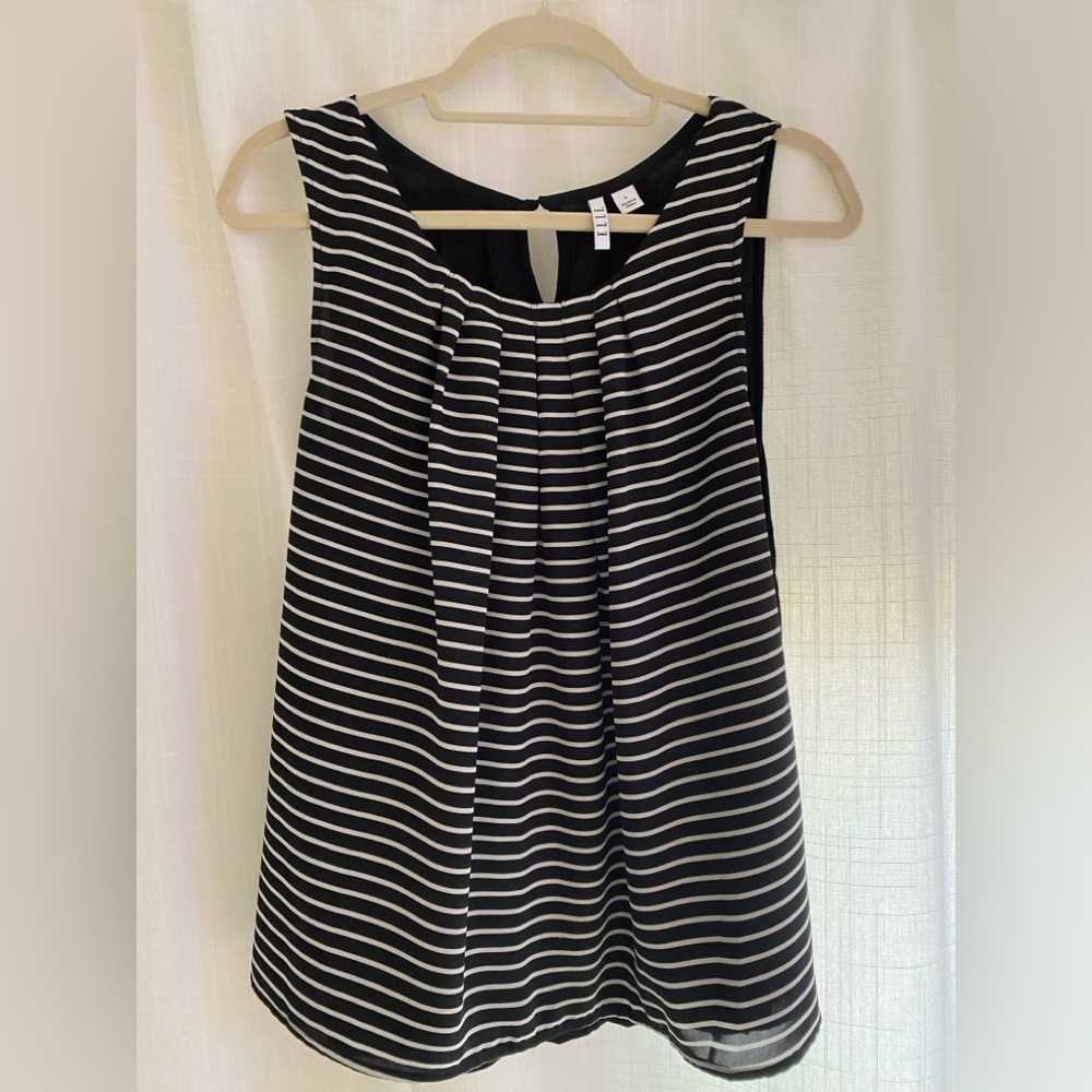 Women’s black and white striped top. Like new condition. Size L.